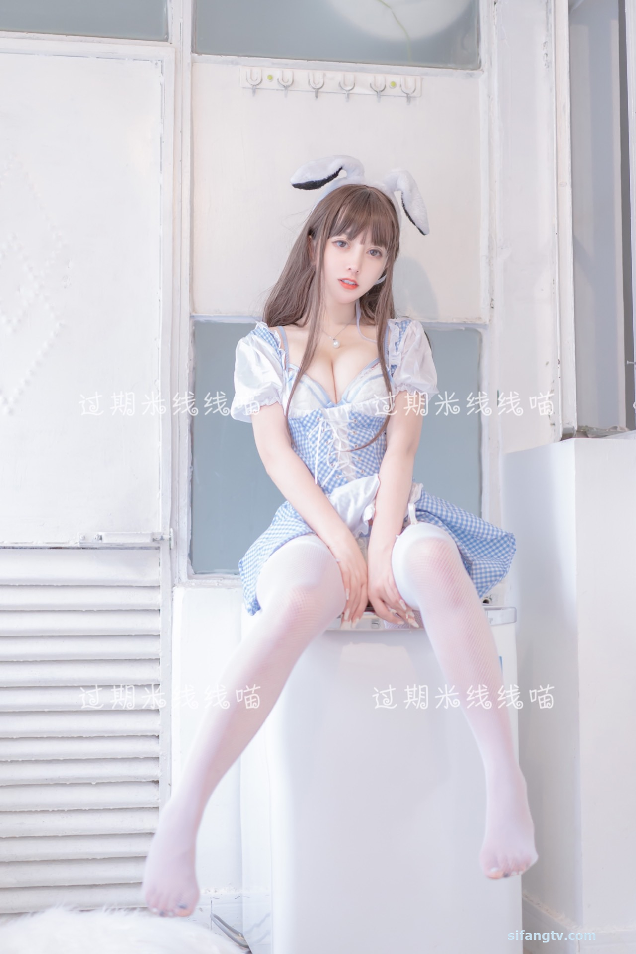 amateur photo Mixian Sama (过期米线线喵) - 女仆蓝白 (8)