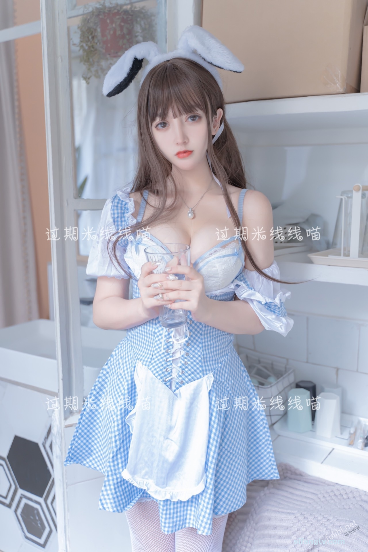 amateur photo Mixian Sama (过期米线线喵) - 女仆蓝白 (16)