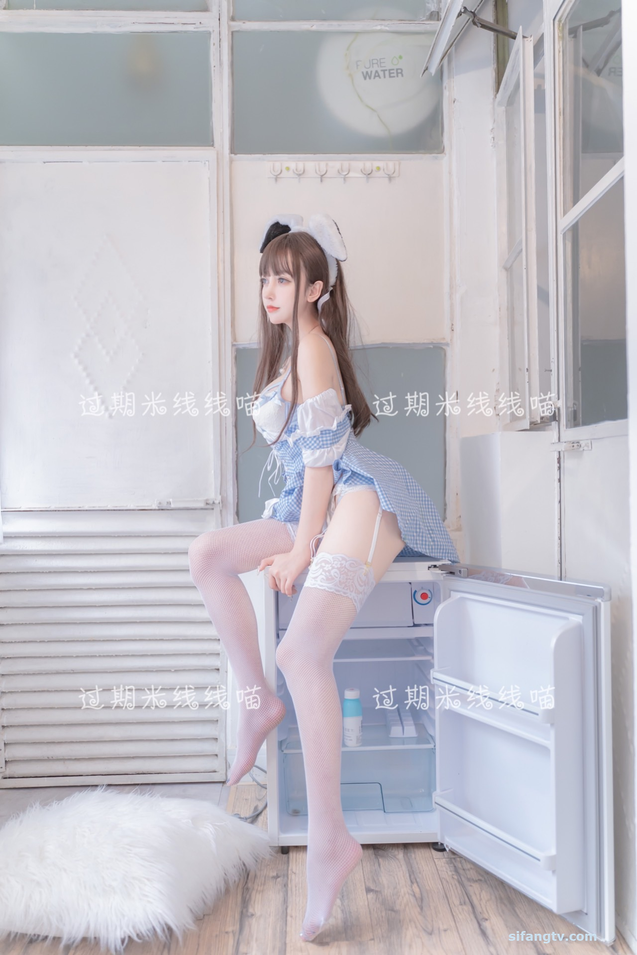 amateur photo Mixian Sama (过期米线线喵) - 女仆蓝白 (17)