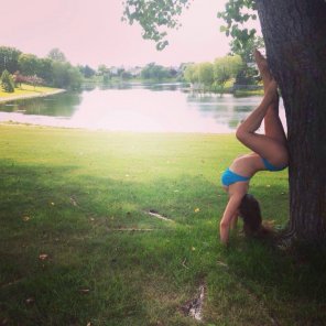 Hottie doing handstands.