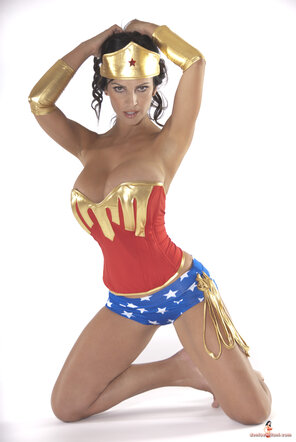 amateur pic 61417_wonderwoman16_123_581lo