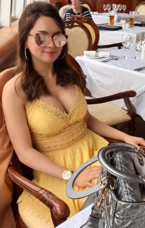 amateur photo Filipina in Yellow Dress