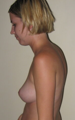 amateur pic Brisbane_Emma_stripped_Naked_IMG_0460a