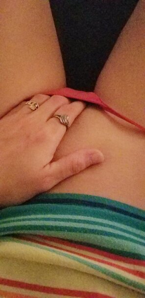 amateur pic hands_in_panties_kmqxfzg4nbm51