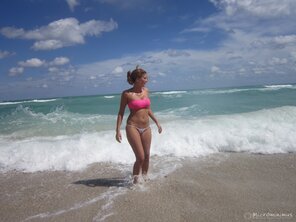 amateur pic SouthBeach-076-topaz-sharpen-faceai