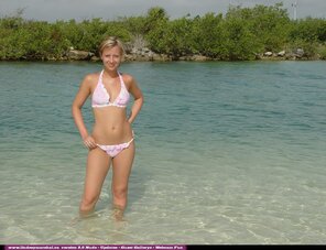 amateur pic enlarge-normicawber - Lindsey Collection 1 - 0001 - pinkbikini001-enlarge