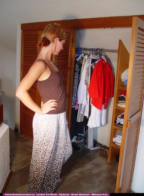 amateur pic enlarge-normicawber - Lindsey Collection 2 - 0028 - closet003 (2)-enlarge