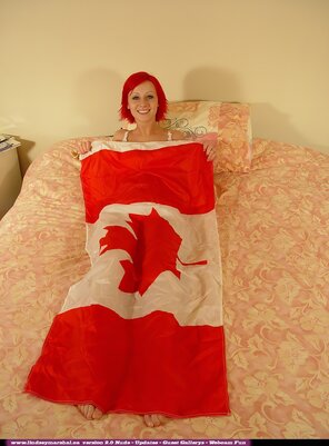 amateur pic enlarge-RascalMuffin1 - Lindsey Marshall Bed Canada - 0001 - BedCanada001-enlarge