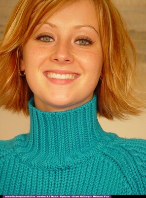 amateur pic normicawber - Lindsey Collection 2 - 0257 - sweater002 (2)