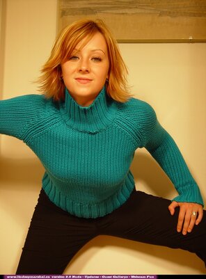 amateur pic normicawber - Lindsey Collection 2 - 0269 - sweater014 (2)