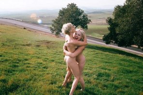 amateur pic Blonde, naked and happy