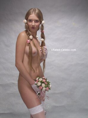 amateur pic Julia Kova nude tits 011