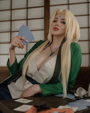 amateur photo Tsunade-Alina-Becker-Naruto-Hentai-Cosplay-8