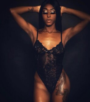 amateur pic Black beauty in lingerie