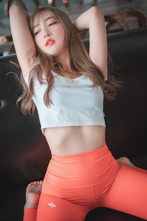 amateur pic DJAWA Photo - HaNari (하나리) - Red Orange & Cool Mint Part 1 (7)