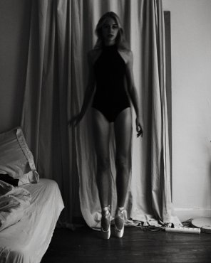 amateur photo Chiaroscuro Ballerina