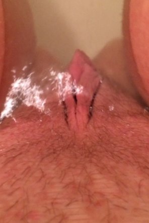 amateur photo Little hairy in the tub