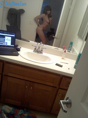 amateur pic Nude Amateur Pics - Busty Teen Selfies39