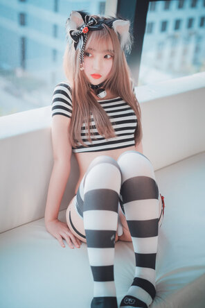 amateur pic DJAWA Photo - HaNari (하나리) - Catgirl in Stripes Part 1 (16)