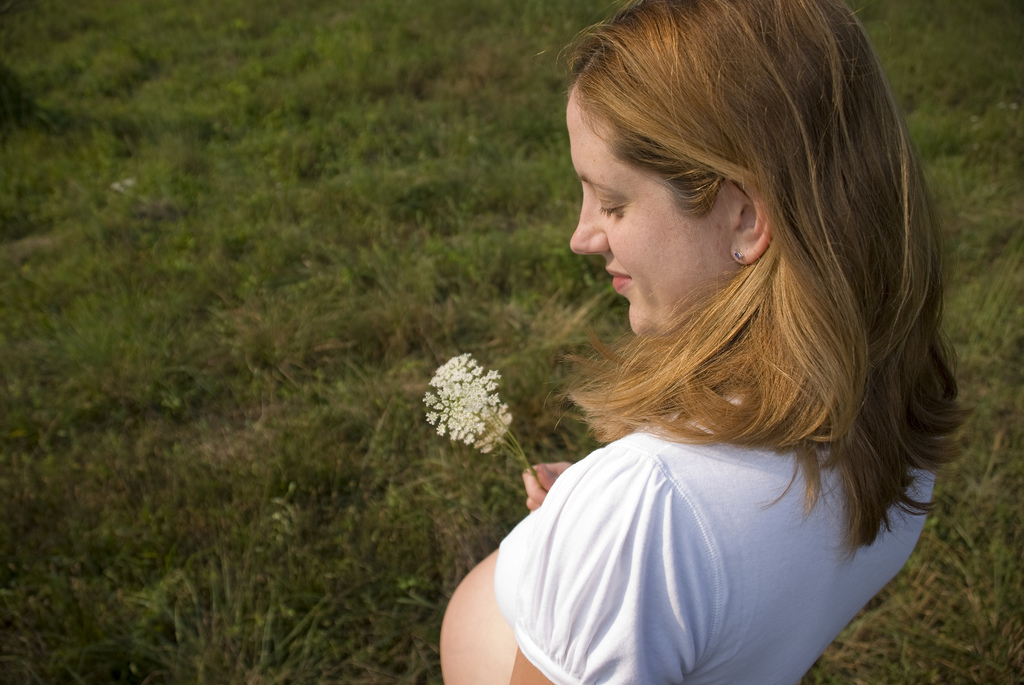 3735551-nature-shoot-4-flower-girl.webp