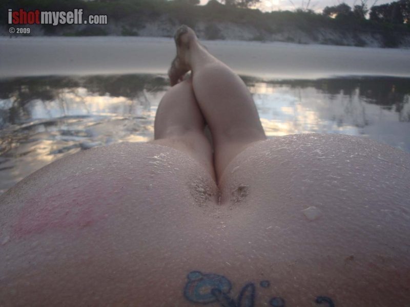 amateur photo jezzabelle-seaside-bikini-blonde-naked-pussy-beach-ishotmyself-56-800x600