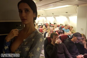 amateur photo Flash my tits on the plane [f]