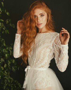 amateur pic Beautiful redhead in lace dress