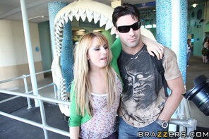 amateur pic LEXI BELLE PIC222 BRAZZERS SEAQUARIUM