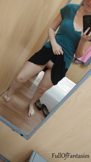 amateur pic [Bad Dragon] So I decided to dip into a dressing room and show off more [f]or you there instead ;)