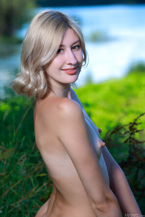 amateur pic metart_at-the-lake_amalia-nymph_high_0114