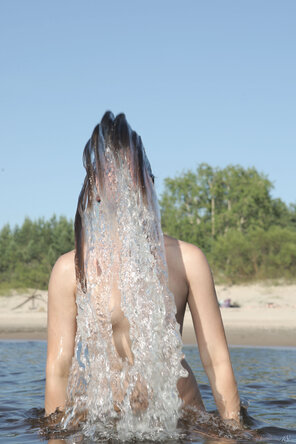 amateur pic stunning_on-a-deserted-beach_alice-d_high_0219