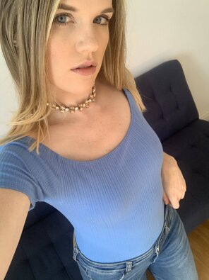 amateur photo My favorite outfit because it makes my eyes pop ðŸ’™ [f]