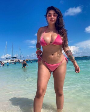 amateur pic Busty Latina slut Priscilla Yasury (24)