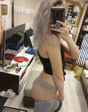 amateur photo Love letting older men stare at my ass in the gym :3