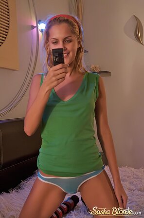 amateur pic enlarge-mr_bigger - Sasha - Innocent Blonde Girl Teasing And Posing In Bedroom - 0005 - sasha-innocent-blonde-girl-teasing-and-posing-in-bedroom-005-e