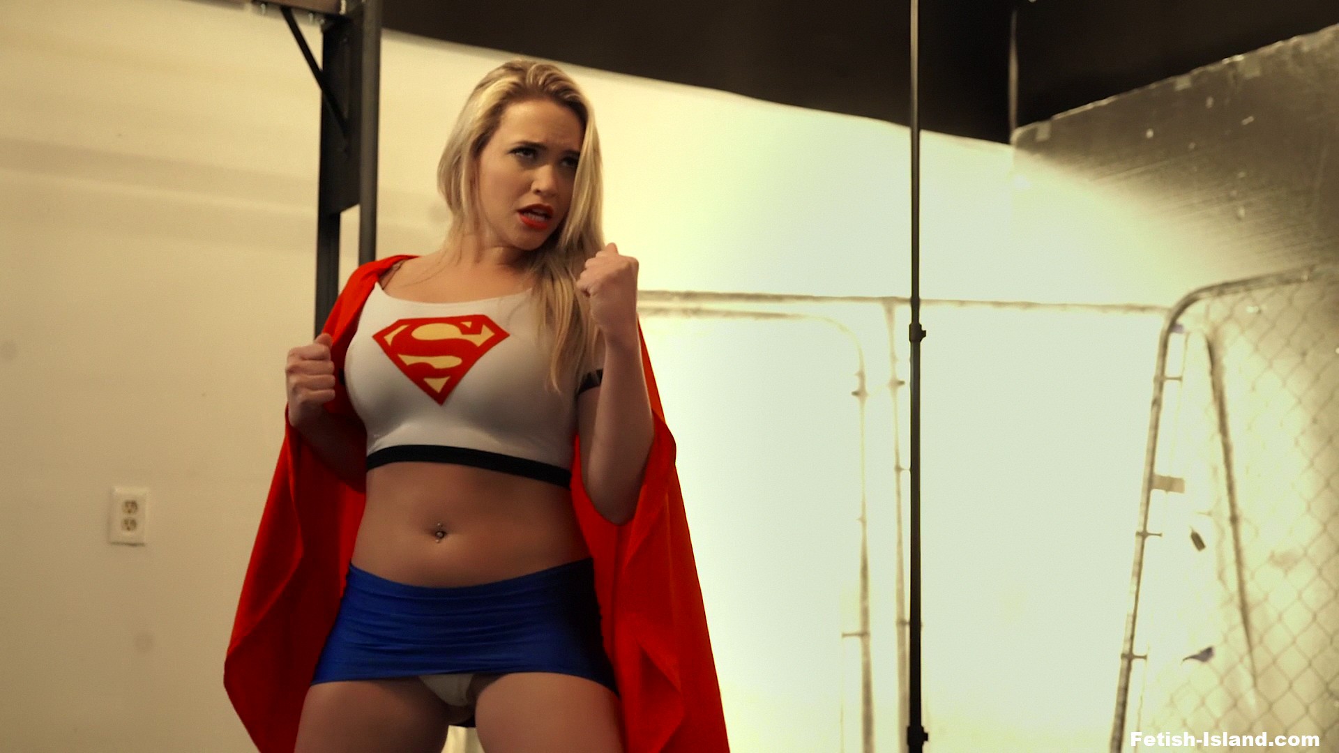 amateur photo PaunsonUZ - Supergirl Mia Malkova - 0003vlcsnap-2023-03-19-11h45m17s222