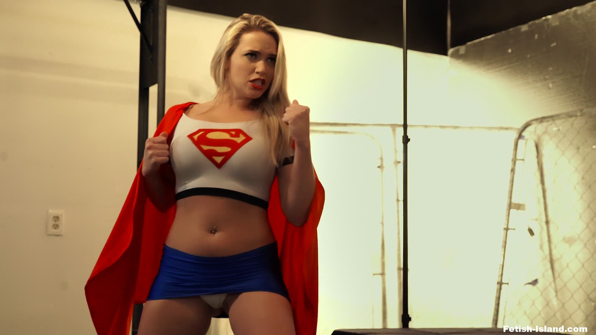 amateur photo PaunsonUZ - Supergirl Mia Malkova - 0004vlcsnap-2023-03-19-11h45m30s465