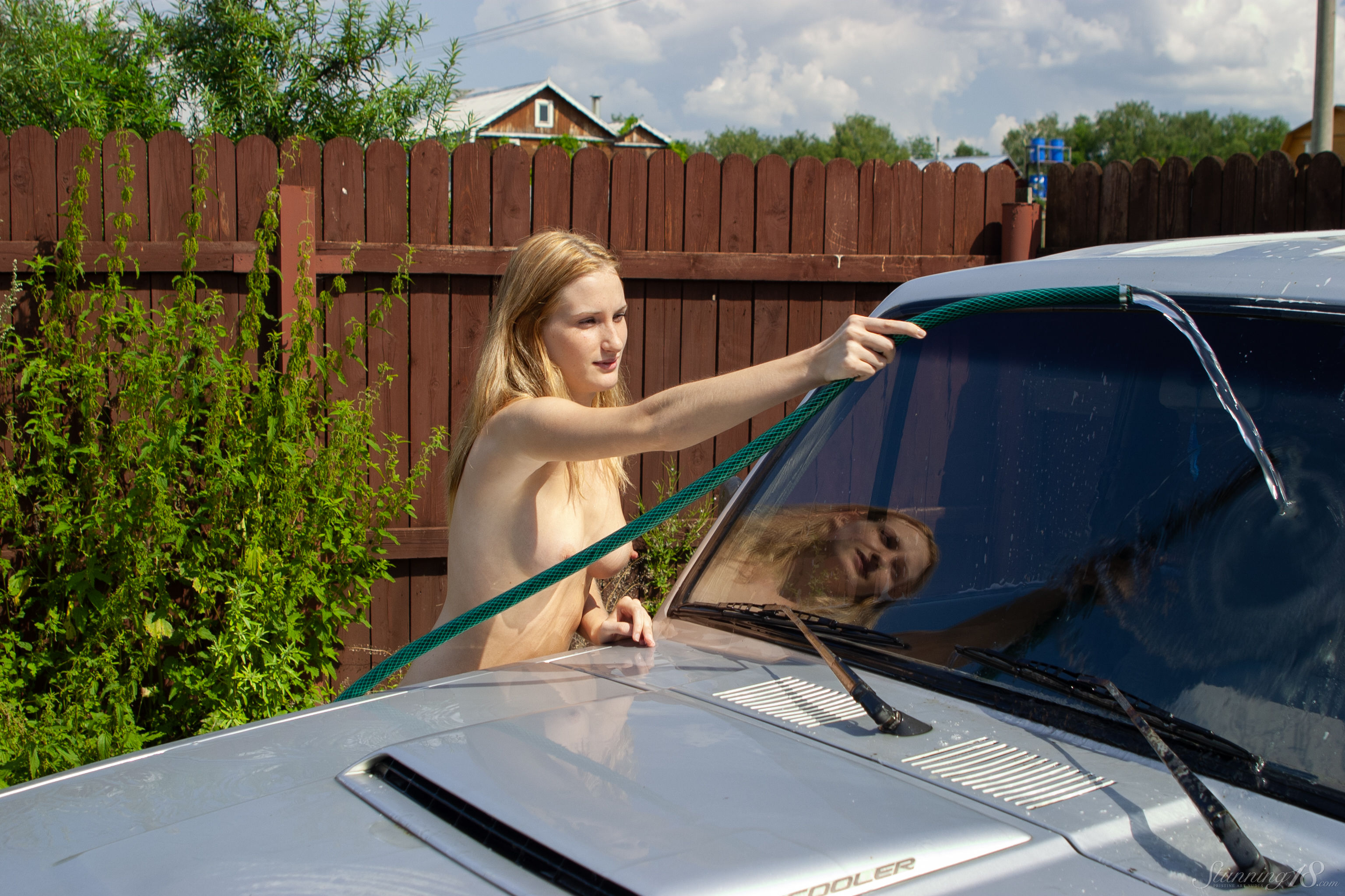 amateur photo stunning_im-car-washer_leona_high_0083