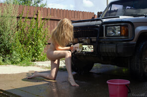 amateur pic stunning_im-car-washer_leona_high_0140