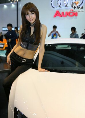 amateur pic azjatki__hostessy_na_busan_car_show_9