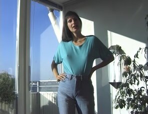 Amateur porn actress Gabrielle Hannah in sexy jeans strips on a sunny day (2)