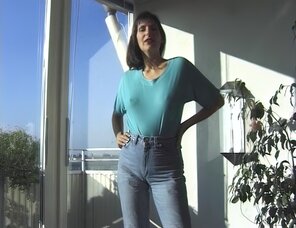 amateur pic Amateur porn actress Gabrielle Hannah in sexy jeans strips on a sunny day (4)