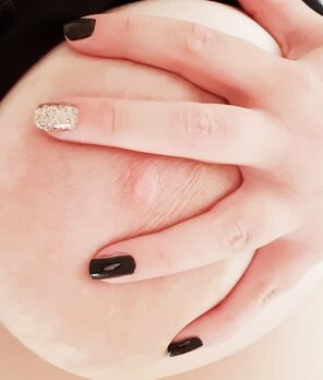 Did you notice my new nails? ðŸ˜ [F]34