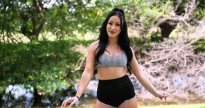 amateur pic Jennifer White Does Her Booty Workout Routine Outdoors