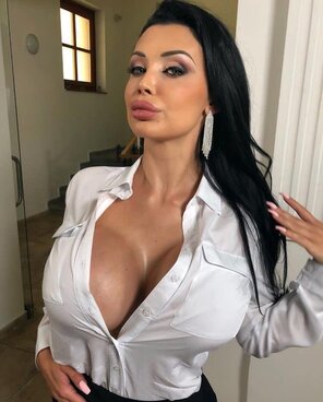 amateur pic Aletta Epic Boobs