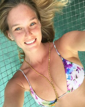 amateur photo Bar Rafaeli enjoying the sun.