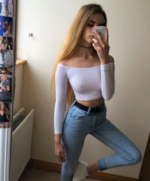 amateur pic Tight top and jeans