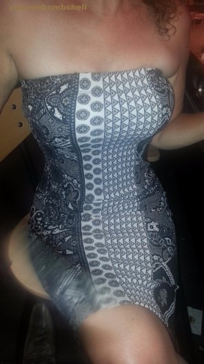 amateur pic Tube dress at a bar...