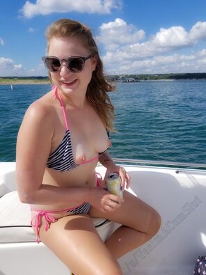 amateur photo Letting the girls out on the lake ???? [F]24