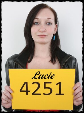amateur pic 4251 Lucie (1)